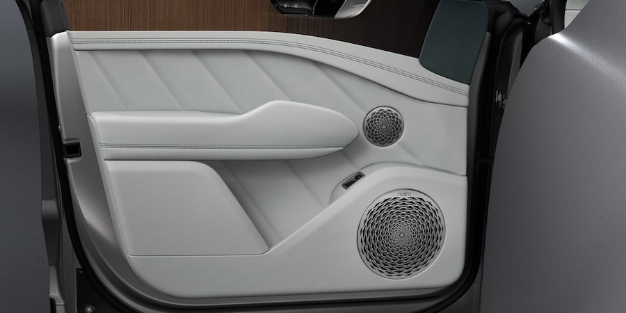2028-bentley-torcal-naim-audio-back-seat