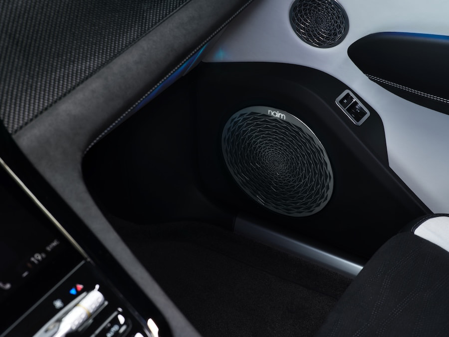 2028-bentley-torcal-naim-audio-passenger