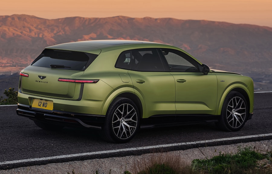 2028-bentley-torcal-rear
