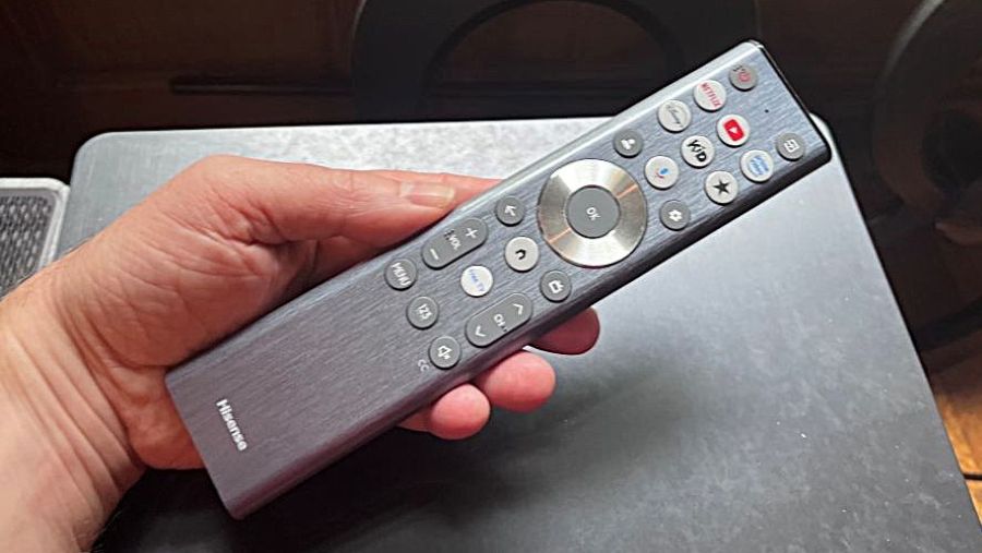2026 Hisense UR9 TV Blacklit Remote Control