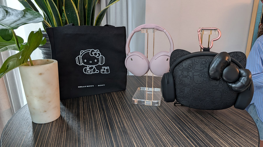 Sony-Headphones-Hello-Kitty-Collaboration-900-pix