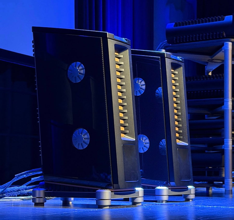 aavik-m-880-side-angle