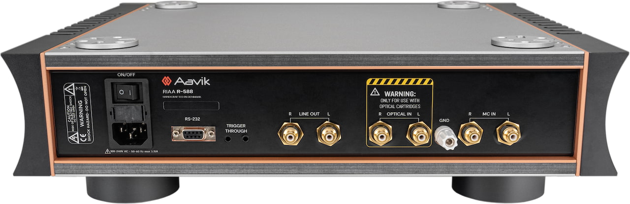 aavik-r588-back