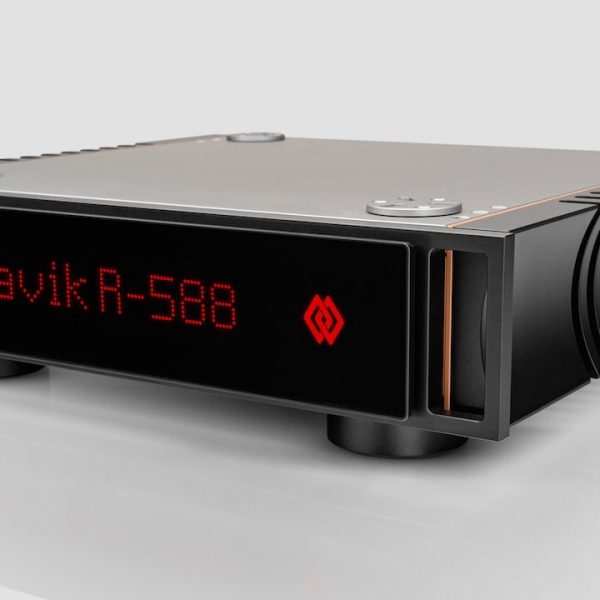 Aavik R-588 Phono Preamplifier Front Angle