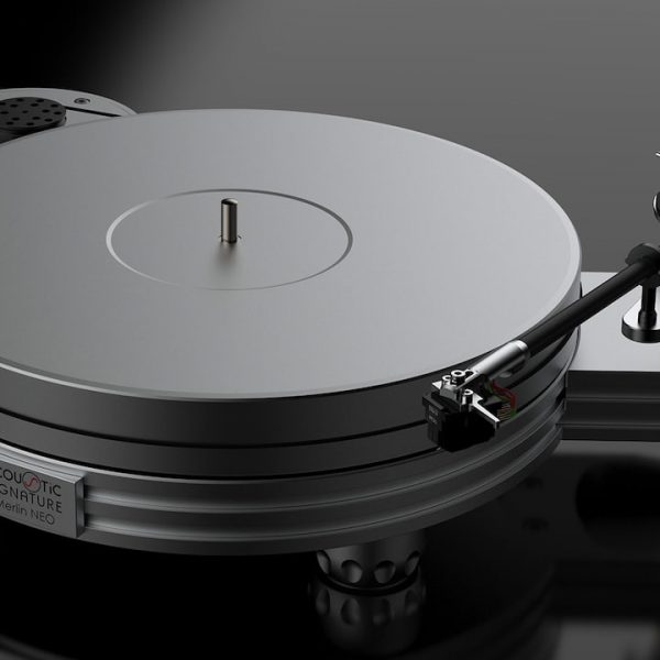 Acoustic Signature-Merlin Neo Turntable in silver front angle view