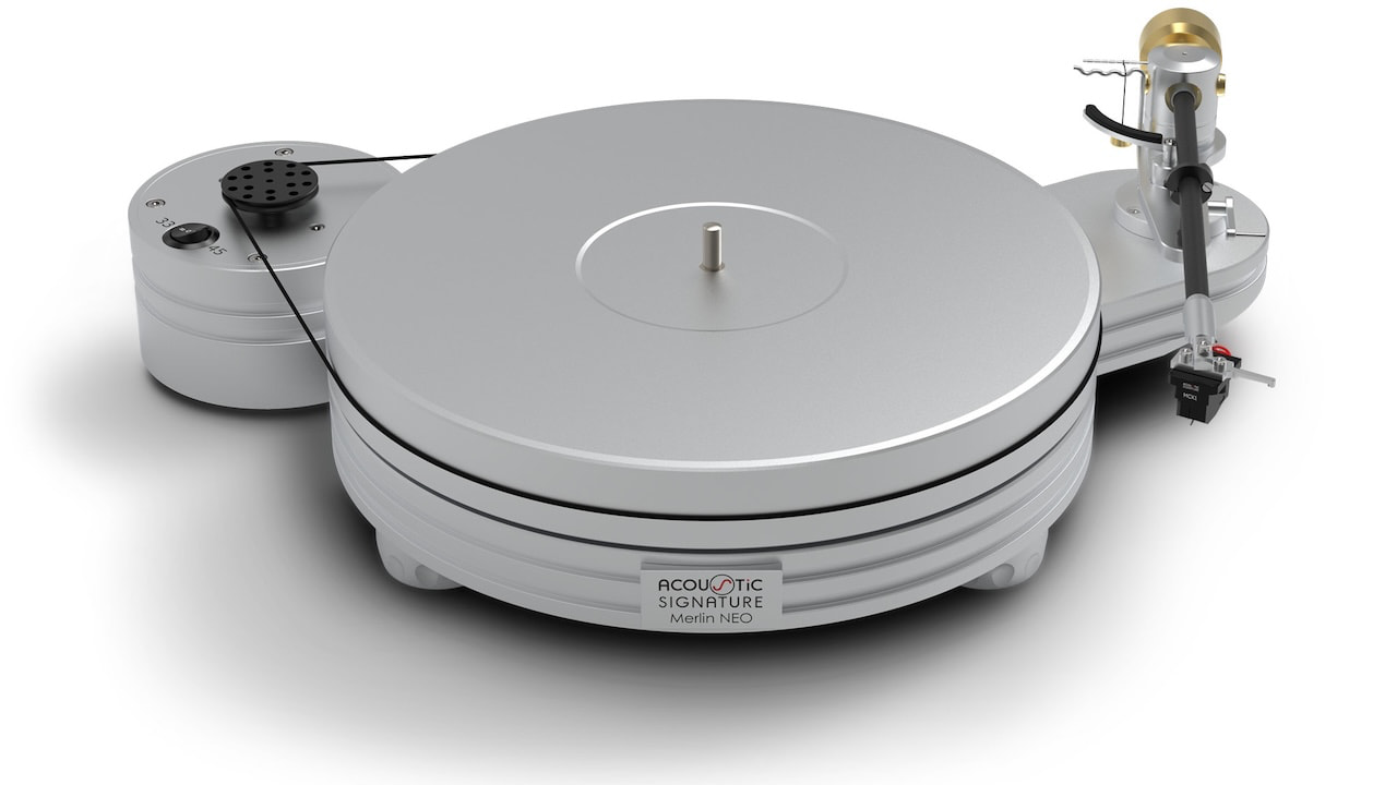 Acoustic Signature-Merlin Neo Turntable in silver front view