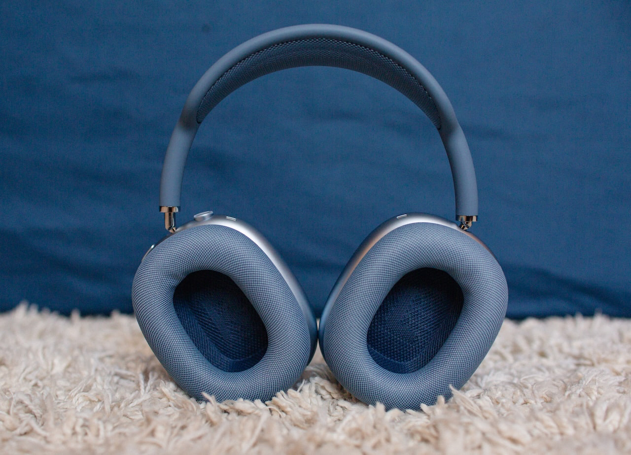 airpods-max-2-headphones-earcups-inside-blue