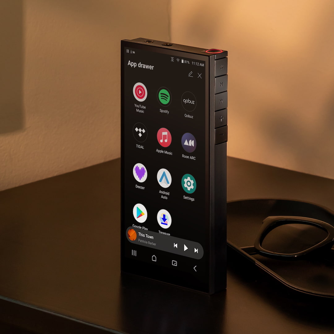 ak-pd10-black-lifestyle