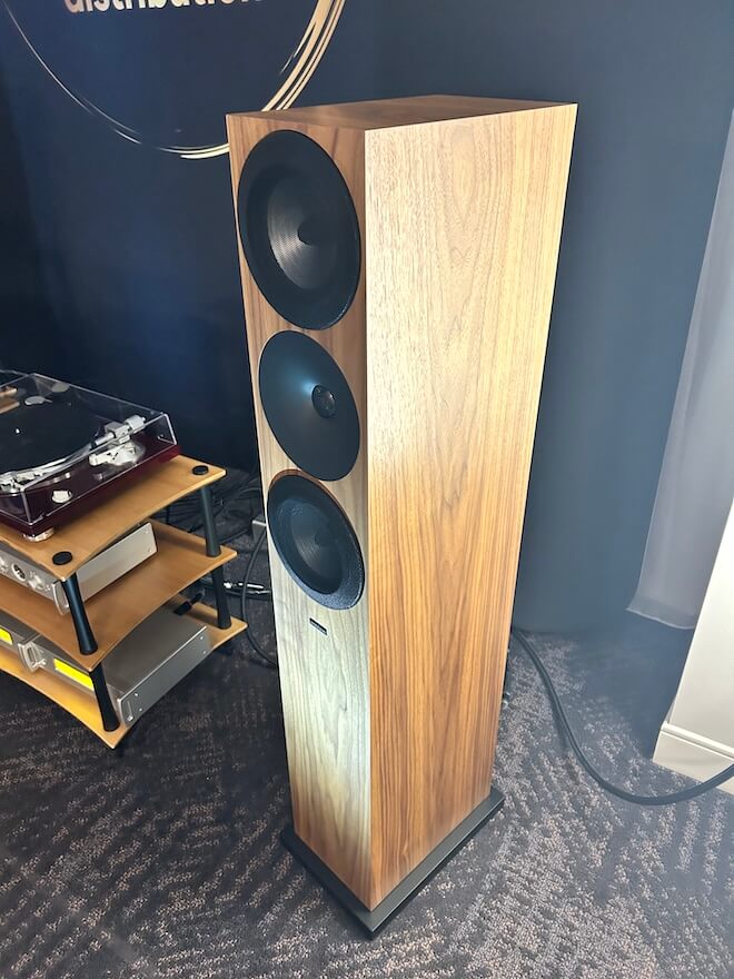 amphion-right-speaker-axpona-2026