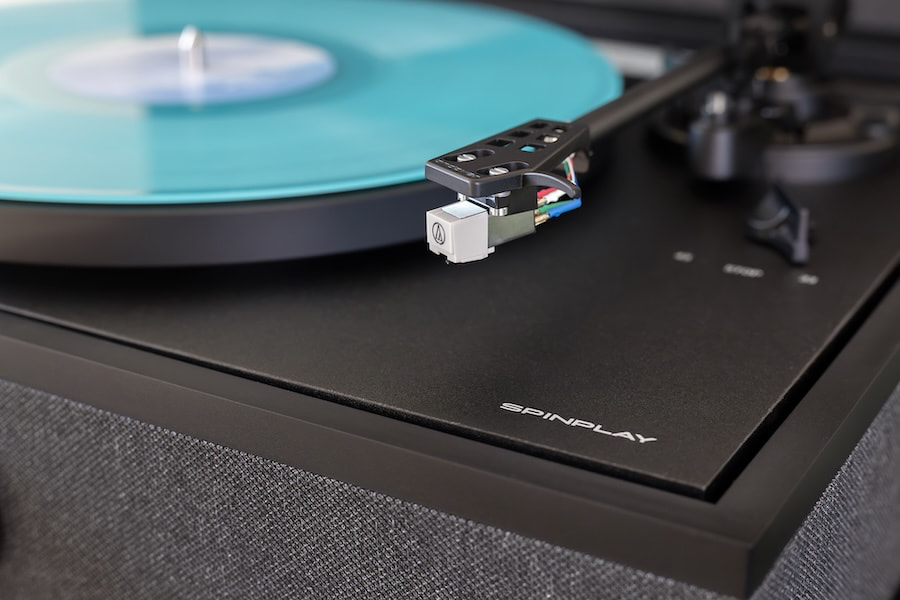 andover-spinplay-black-corner-closeup