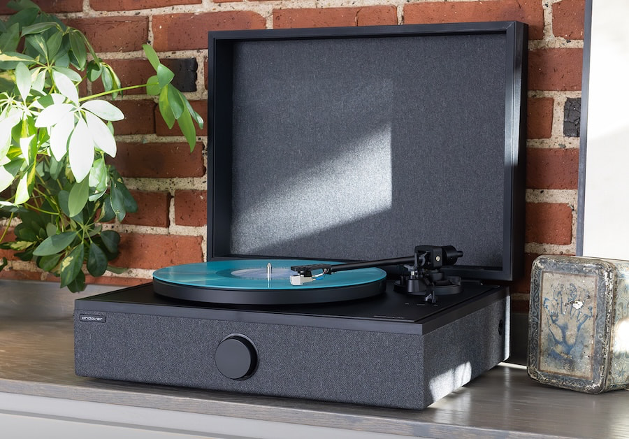 andover-spinplay-black-lifestyle