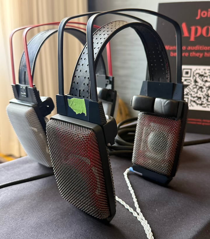 apos-earspeakers