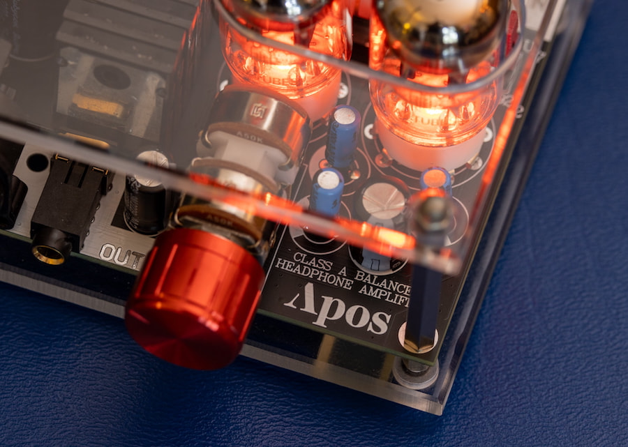 apos-gremlin-tube-headphone-amp-closeup
