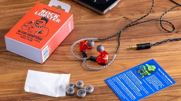 Apos Audio Rock Lobster IEMs with Package
