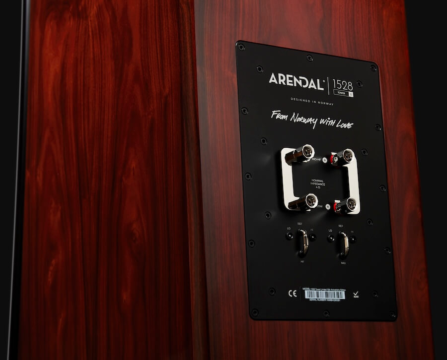 arendal-tower-1528-rear-terminals