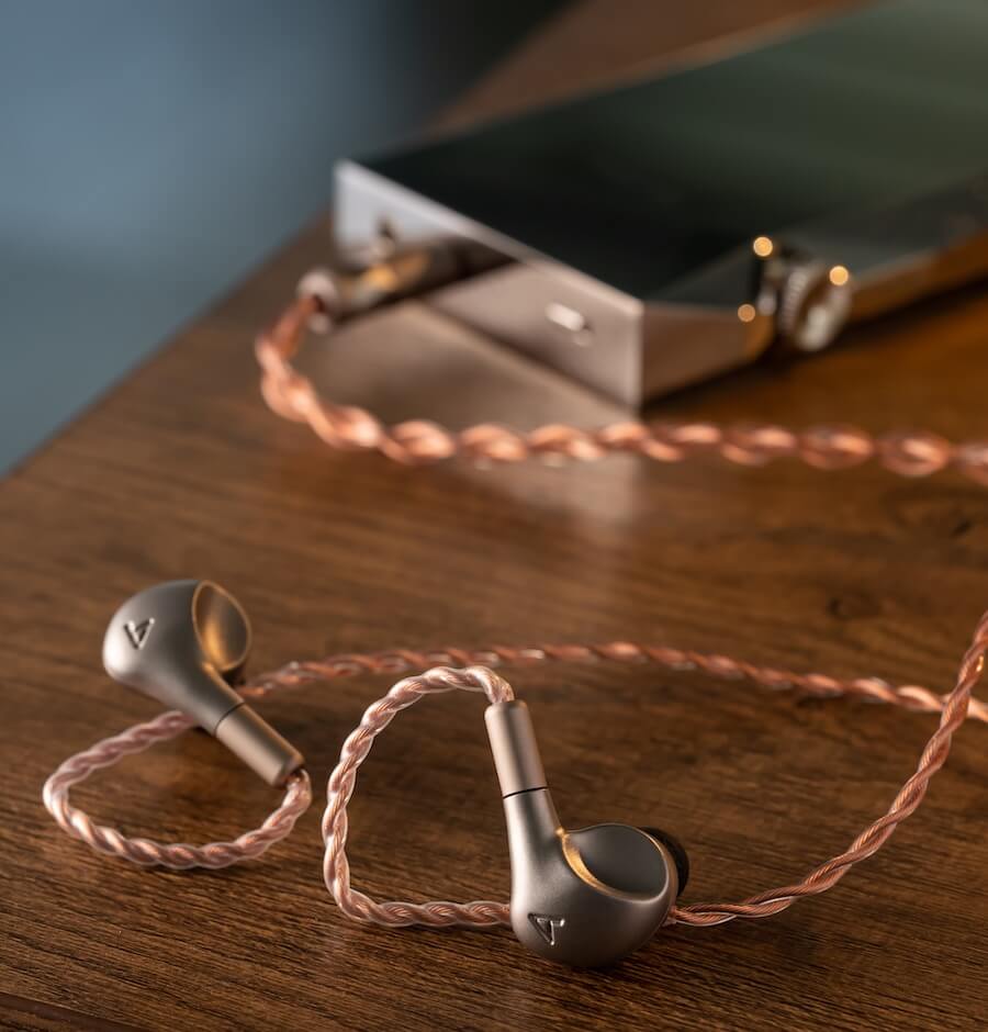 Astell&Kern Luna IEMs with DAP Lifestyle