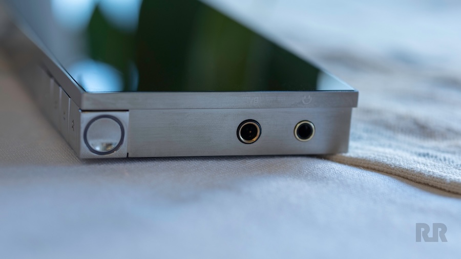 astell-kern-pd10-dap-headphone-jacks
