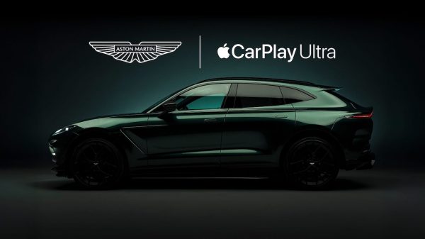 Aston Martin DBX707 Apple CarPlay Ultra