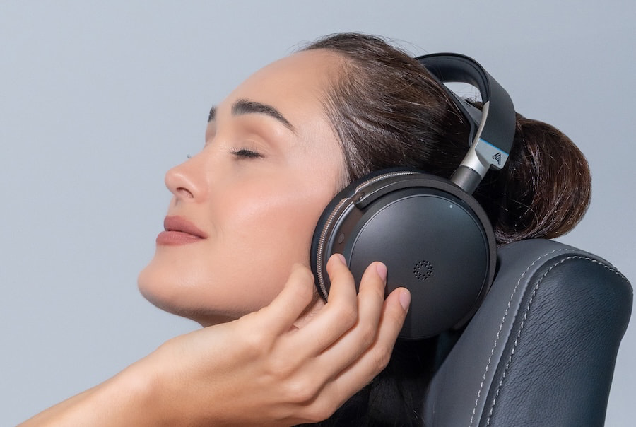 audeze-maxwell-2-anc-gaming-headset-lifestyle-side