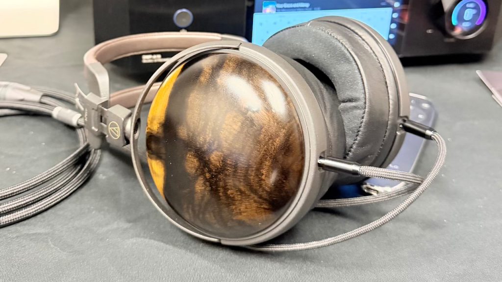 Audio-Technica ATH-AWKG Headphones