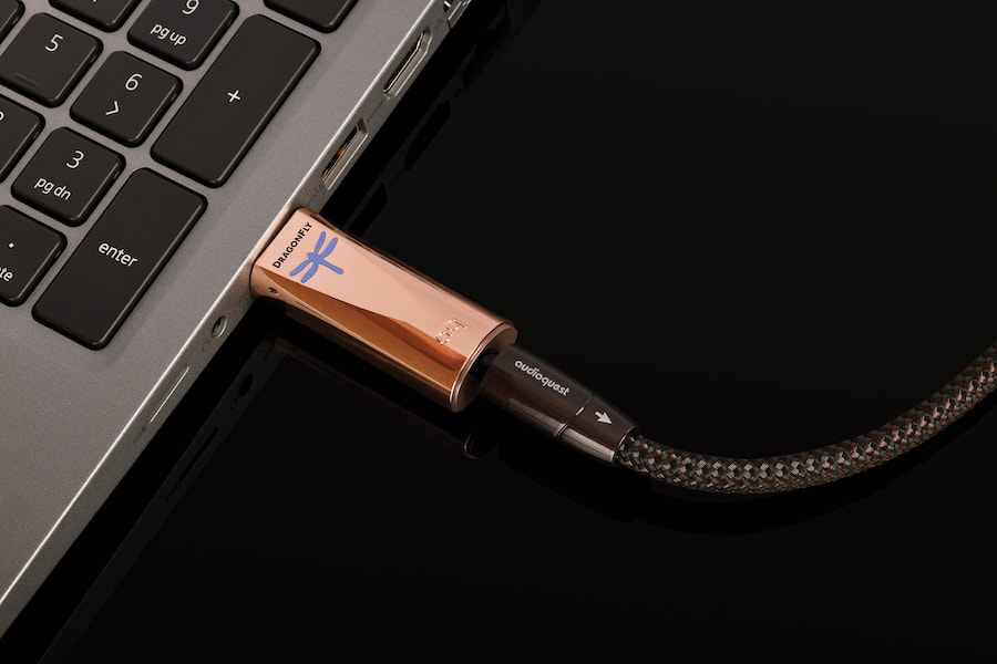 audioquest-dragonfly-copper-lifestyle-laptop