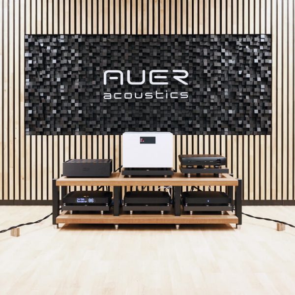 AUER VERSURA V2 Speakers Front Lifestyle