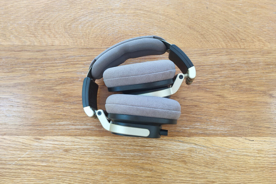 austrian-audio-arranger-headphones-folded