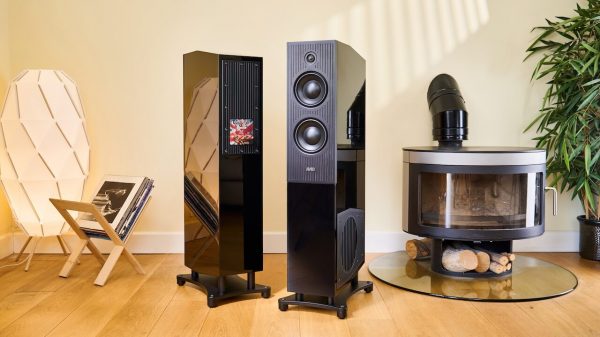 AVID HiFi EVO Two Loudspeakers Black Lifestyle
