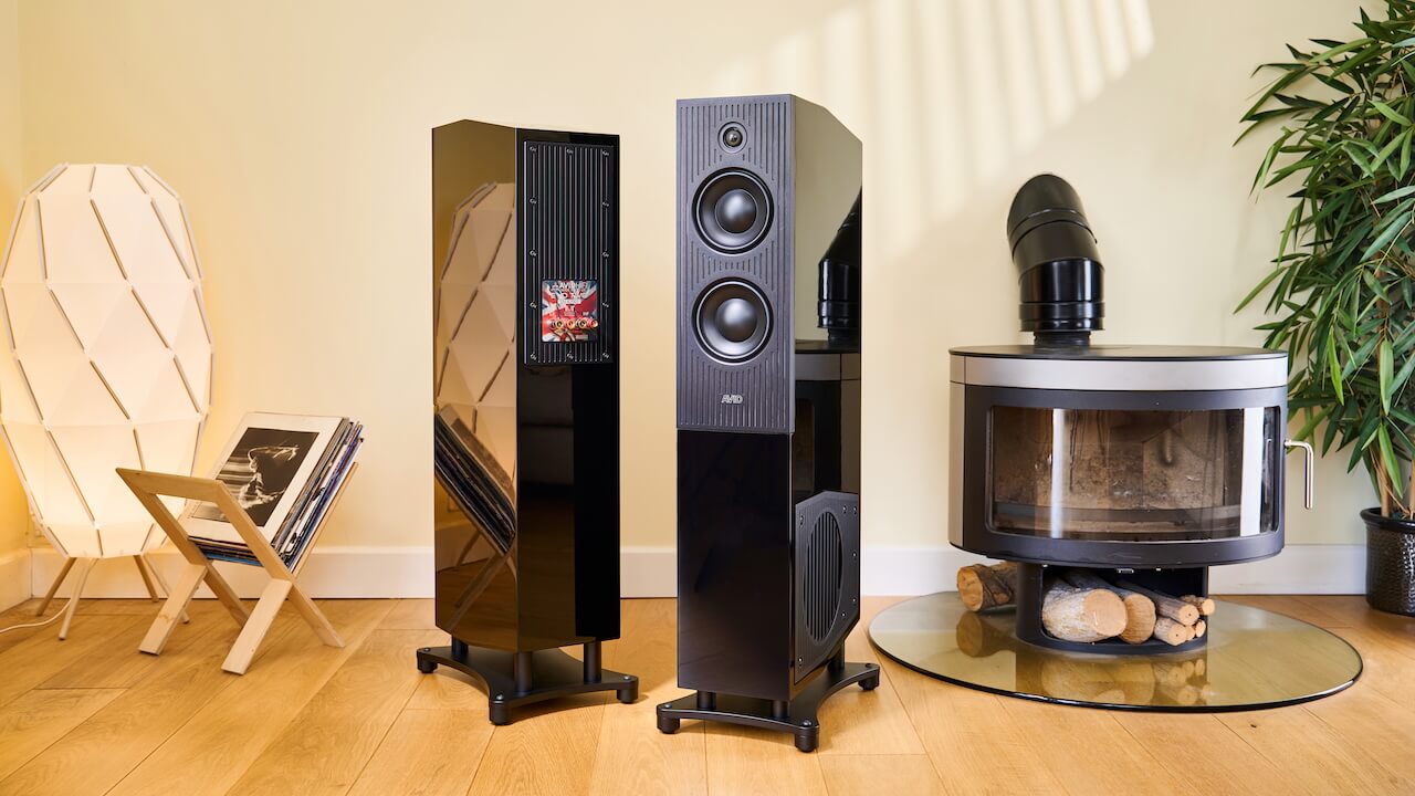 AVID HiFi EVO Two Loudspeakers Black Lifestyle