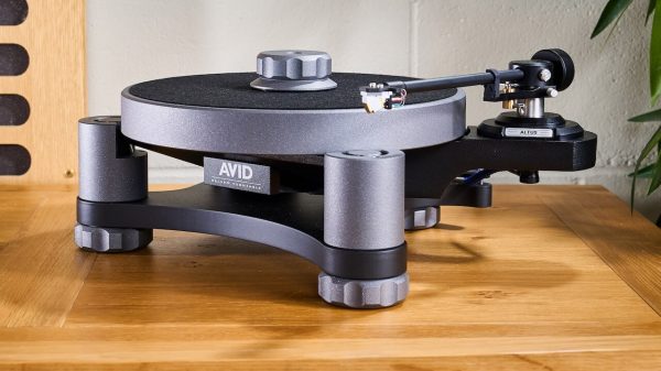 AVID Relveo Turntable Lifestyle