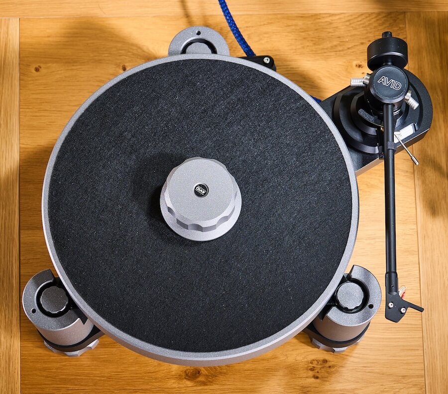 avid-relveo-turntable-top