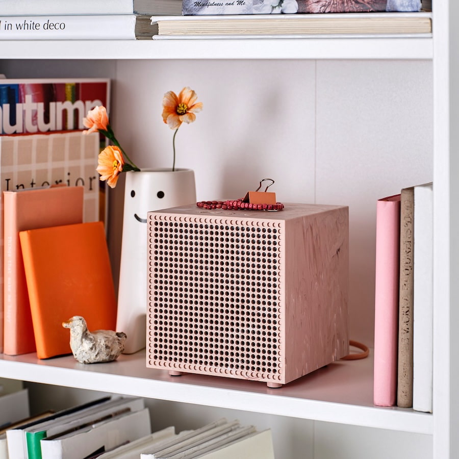 badkruka-bluetooth-speaker-pink-lifestyle