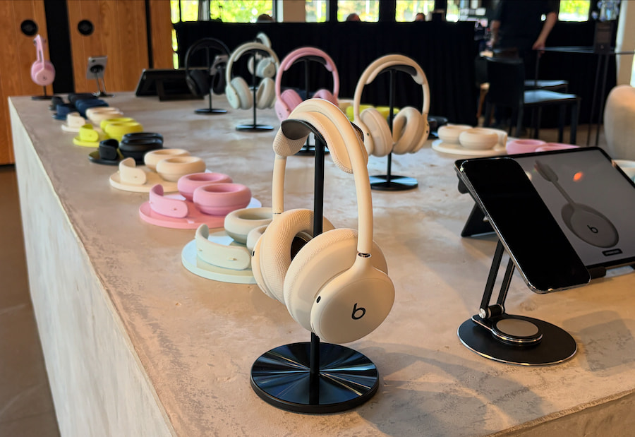 beats-360-headphones-2026-colors-on-table