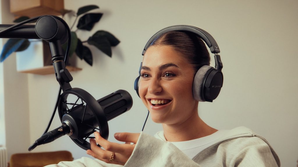 Beyerdynamic DT 270 Pro Studio Headphones Woman Lifestyle Podcast