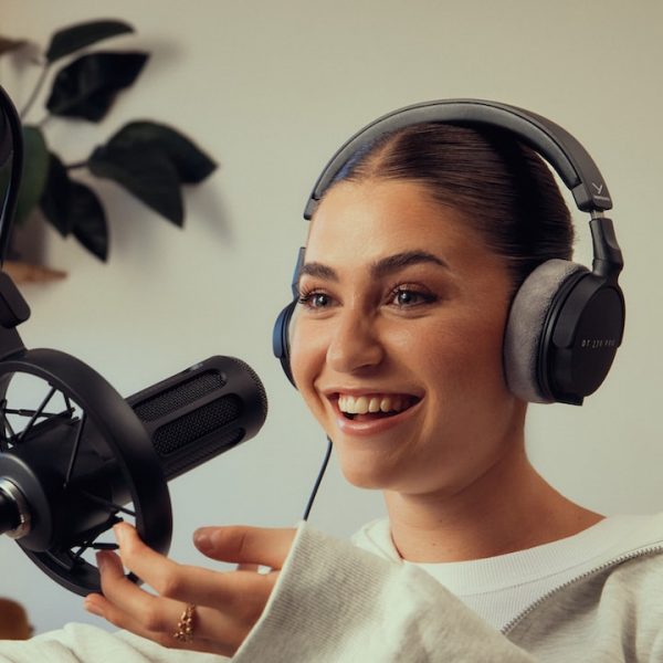 Beyerdynamic DT 270 Pro Studio Headphones Woman Lifestyle Podcast