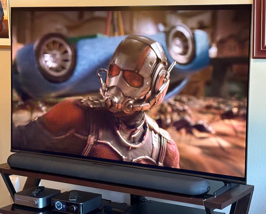 bluesound-pulse-cinema-soundbar-under-tv-movie