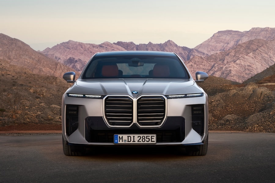 bmw-i7-60-xdrive-front