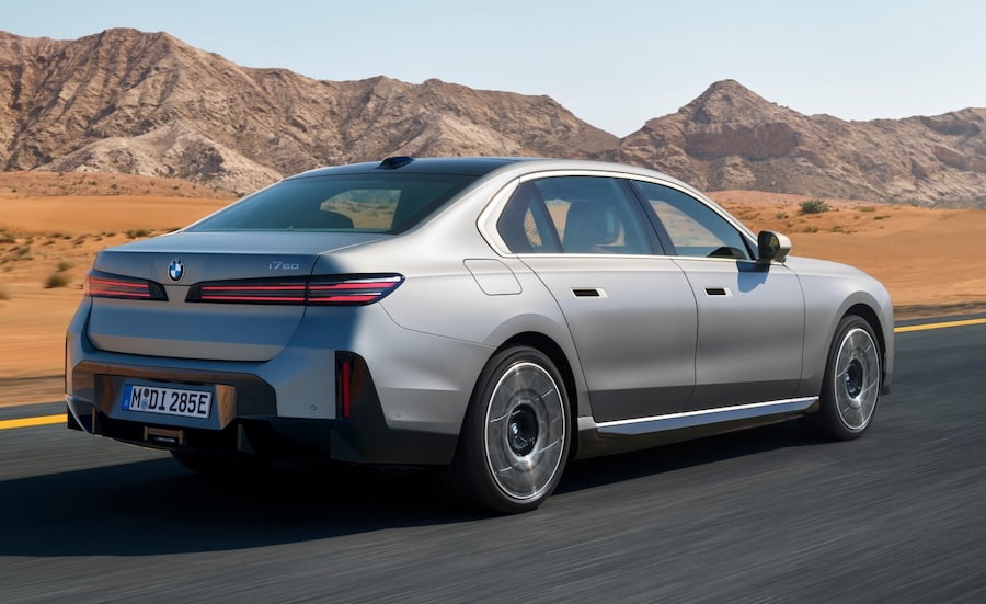 bmw-i7-60-xdrive-rear-exterior