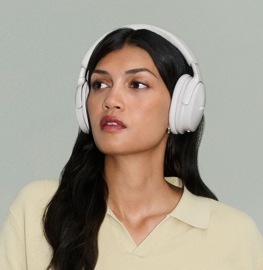 bose-qc-gen-2-white-smoke-lifestyle
