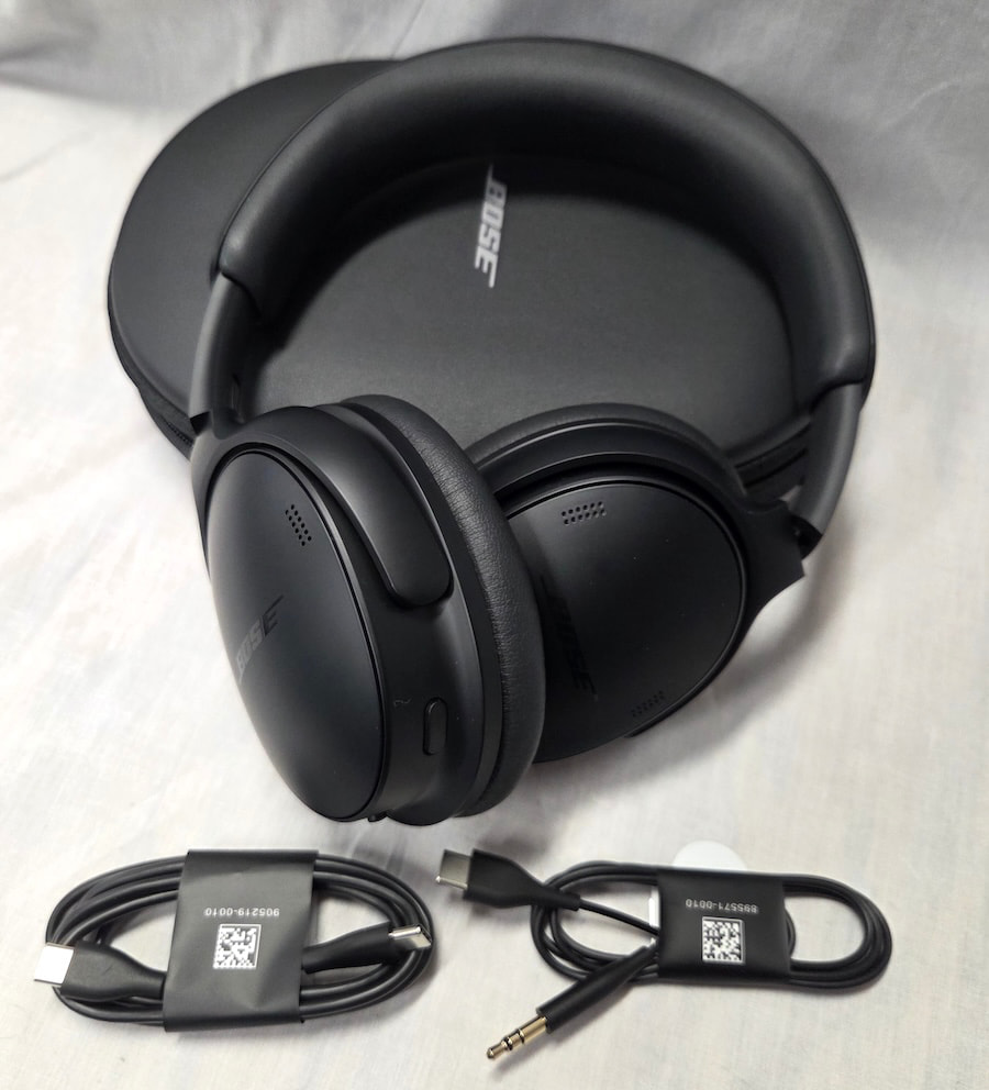 bose-quietcomfort-headphones-2nd-gen-black-accessories