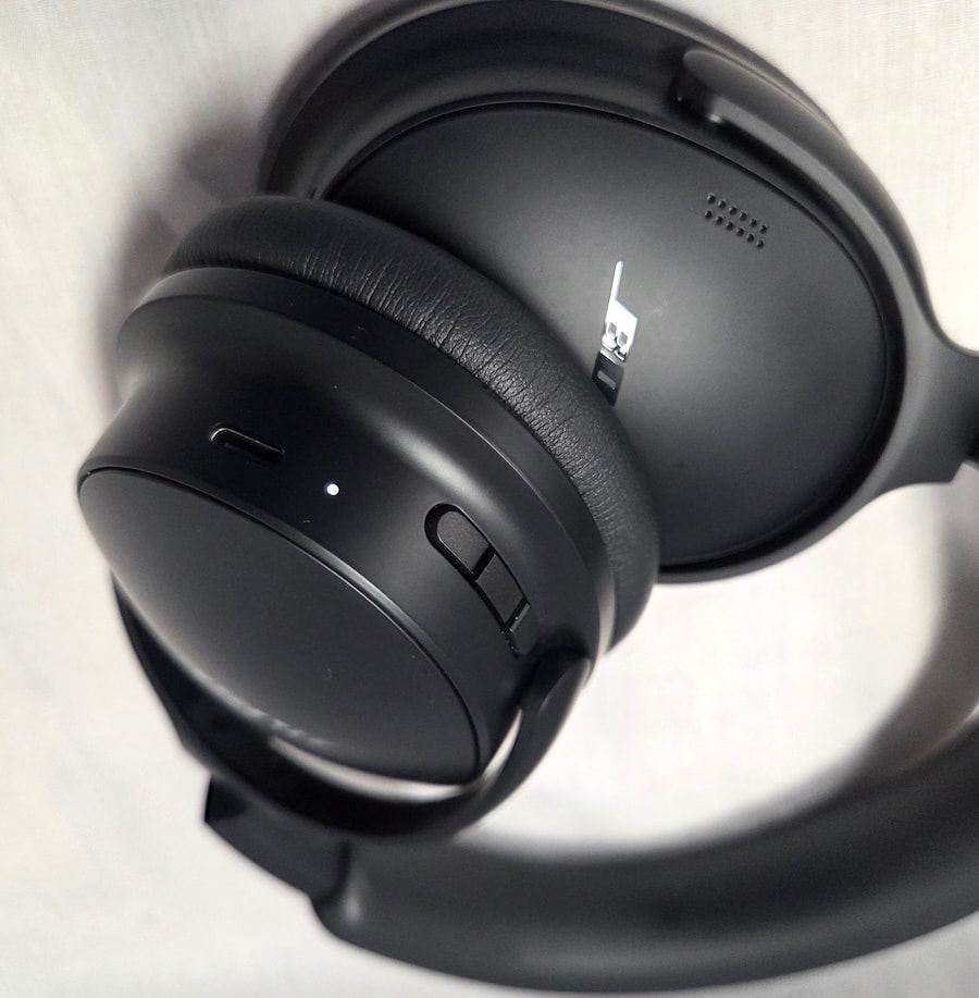 bose-quietcomfort-headphones-2nd-gen-black-buttons