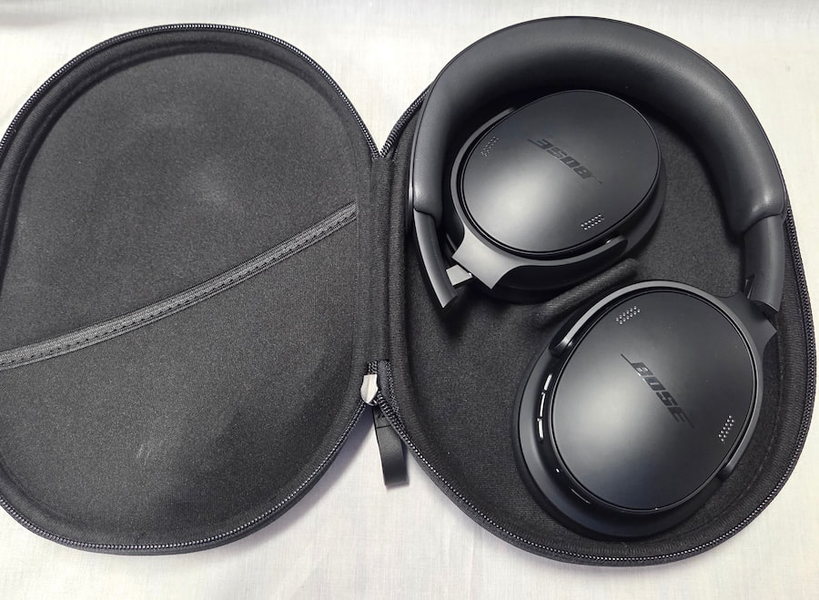 bose-quietcomfort-headphones-2nd-gen-black-inside-case