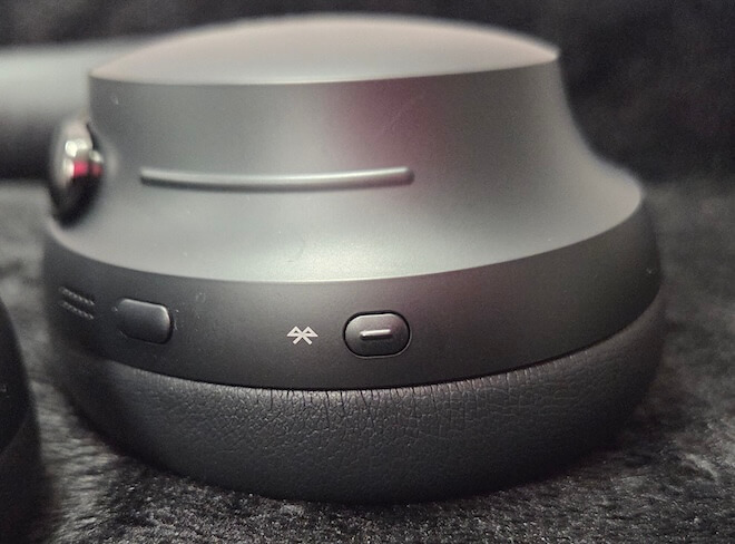 bose-quietcomfort-ultra-headphones-2nd-gen-black-bluetooth-button