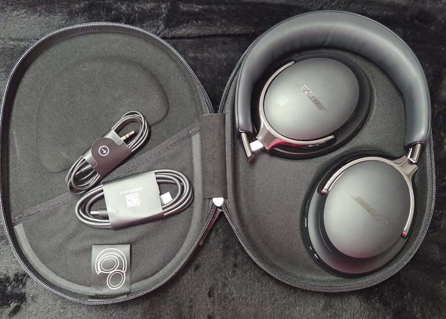 bose-quietcomfort-ultra-headphones-2nd-gen-black-inside-case