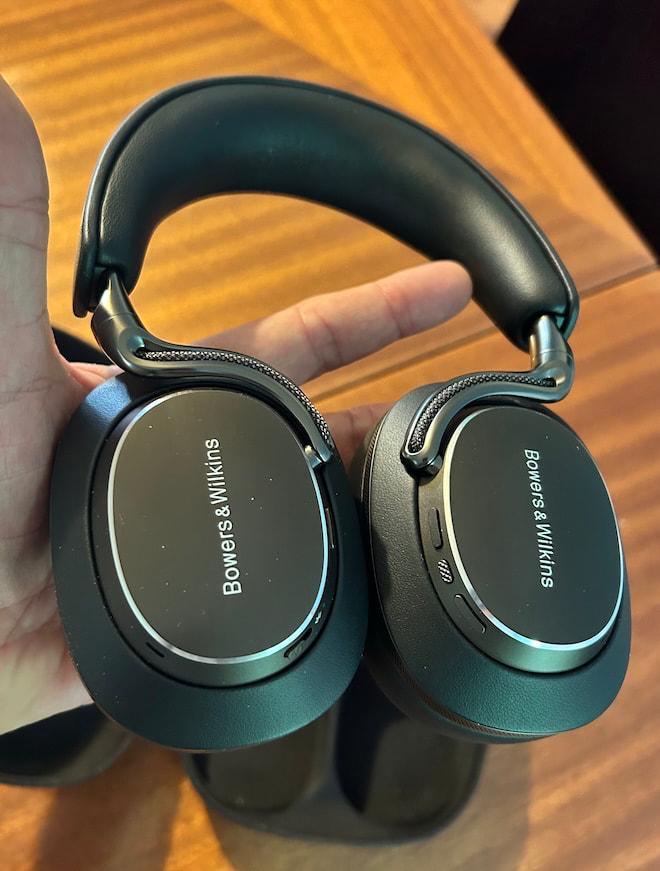 bowers-wilkins-px8-s2-headphones-outer-buttons