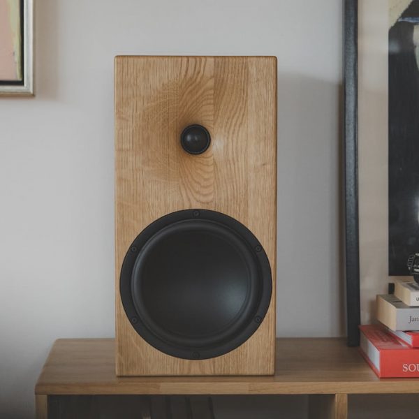 Buchardt E50S Passive Bookshelf / Stand-mount Speaker Lifestyle in Natural Oak