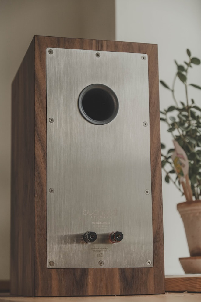 buchardt-s400-mkiii-loudspeaker-walnut-rear