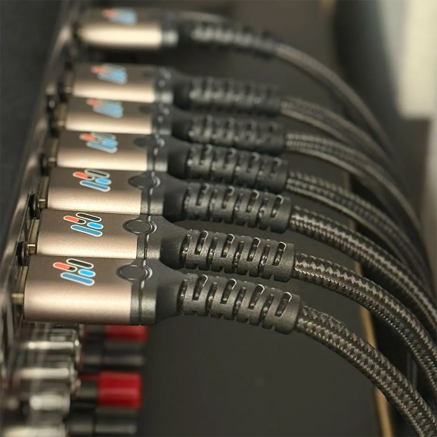 cablerated-hdmi-cable-in-use-900px