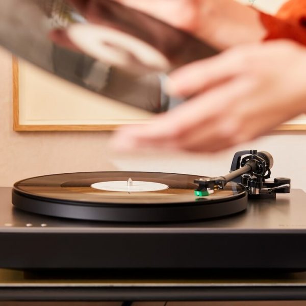 Cambridge Audio Alva ST Turntable Lifestyle