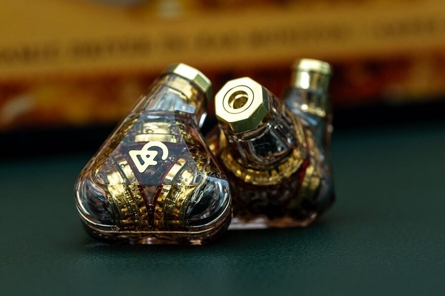 campfire-audio-trifecta-iem-closeup